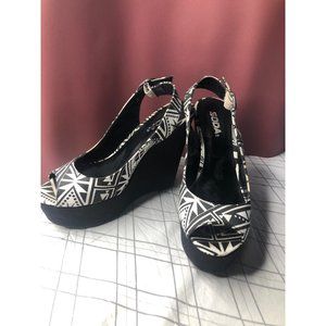 Soda Black/white wedges 7.5